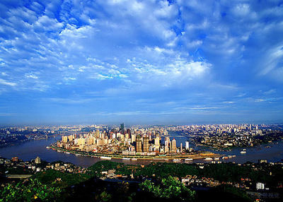 重庆 一座融合山水与光影的全景视觉之城